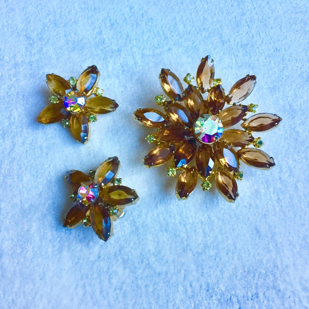 Vintage D & E Juliana unsigned Demi Parure Topaz